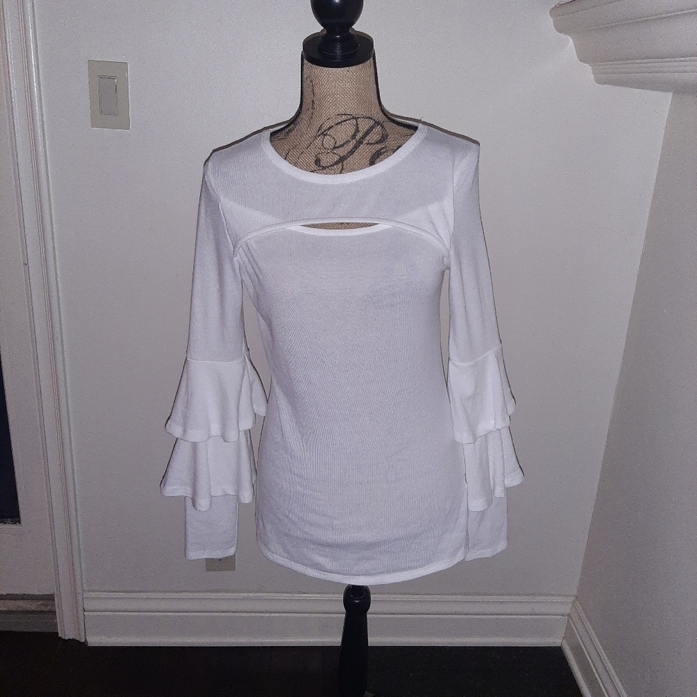 DOE & RAE RUFFLED SLEEVE KNIT TOP